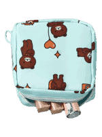Mini trousse de toilette carrée avec plusieurs motifs modèle ourson 1 Mini trousse de toilette carrée avec plusieurs motifs modèle ourson 1