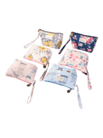 Petite trousse de maquillage florale printanière photo des différents motifs Petite trousse de maquillage florale printanière photo des différents motifs