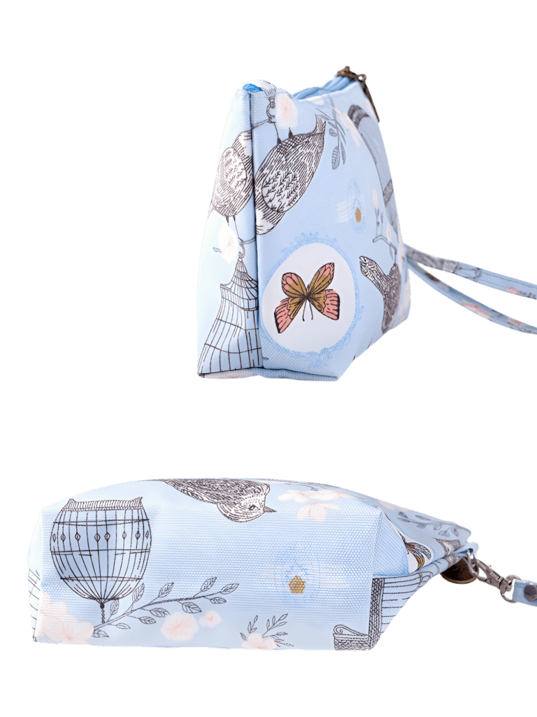 Petite trousse de maquillage florale printanière photos motif jardin printanier bleu ciel Petite trousse de maquillage florale printanière photos motif jardin printanier bleu ciel
