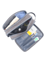 Saco de toilette grande e organizado com vários compartimentos unissexo, vista interior, modelo cinzento Saco de toilette grande e organizado com vários compartimentos unissexo, vista interior, modelo cinzento