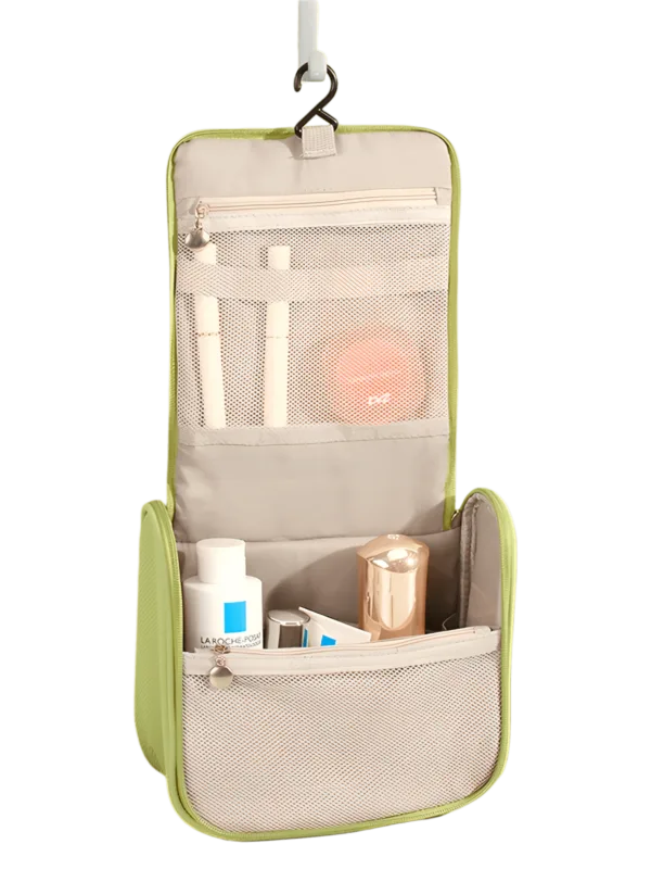 Astuccio da viaggio multifunzione per cosmetici, make-up e articoli da toilette, da appendere e con scomparti foto dell’astuccio aperto Astuccio da viaggio multifunzione per cosmetici, make-up e articoli da toilette, da appendere e con scomparti foto dell'astuccio aperto