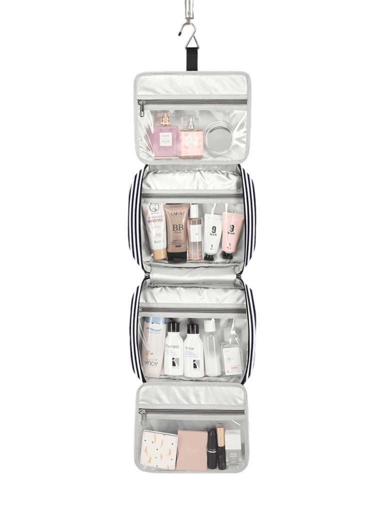 Gran neceser para mujer con compartimentos para colgar, de viaje, con diseño a rayas y bandas. Modelo desplegado en color azul.