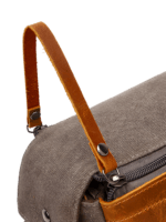 Herren-Toilettentasche aus Canvas und Ledereinsätzen Details Henkel Herren-Toilettentasche aus Canvas und Ledereinsätzen Details Henkel
