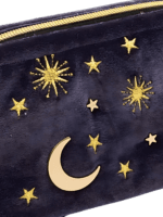 Estuche de noche estrellada en terciopelo con detalles bordados de estrellas Estuche de noche estrellada en terciopelo con detalles bordados de estrellas