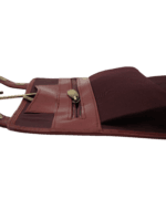 Trousse de toilette maquillage en cuir pour femme à suspendre avec quatre compartiments voyage tannage végétal rouge détails zip