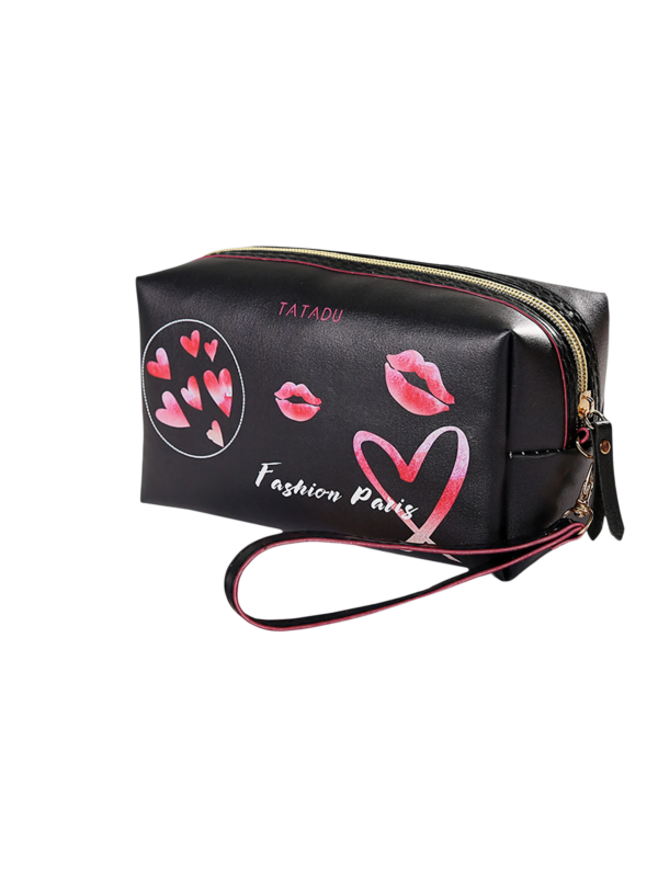 Trousse de toilette femme simple fashion rose en cuir noir avec coeurs rouges et logo paris 1.png