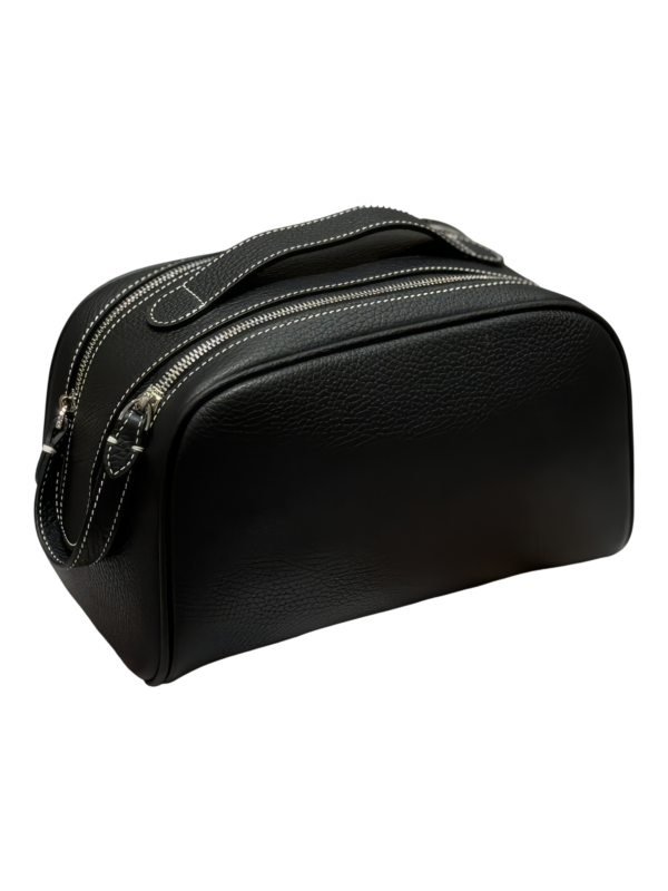 Women’s make-up and toiletry bag in leather black leather zipper sophisticated design for travel and everyday use Women's make-up and toiletry bag in leather black leather zipper sophisticated design for travel and everyday use