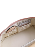 Trousse de toilette maquillage rose plusieurs compartiments pochettes doublure en tissus elegante organisation pour voyage vue intérieure Trousse de toilette maquillage rose plusieurs compartiments pochettes doublure en tissus elegante organisation pour voyage vue intérieure